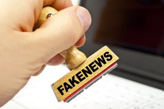 Μπαράζ διαστρεβλωμένων ειδήσεων